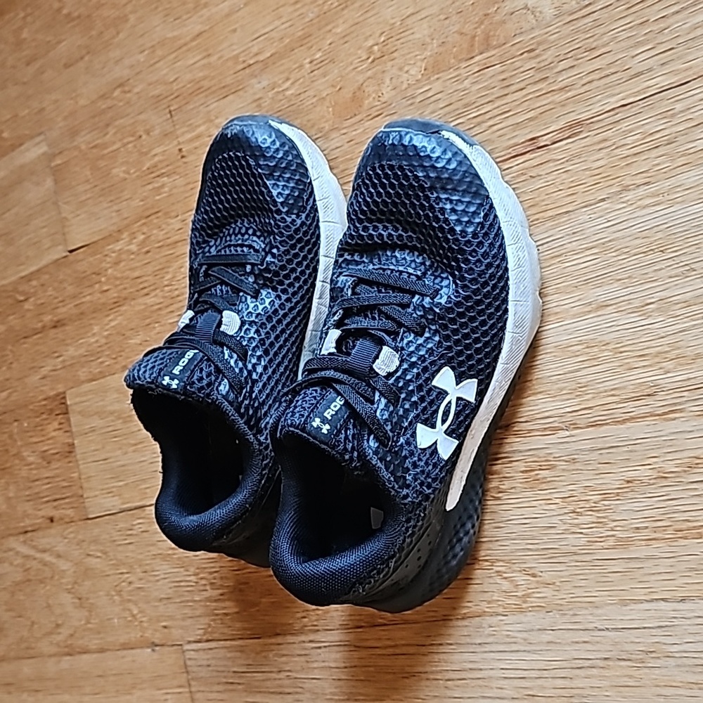 Under Armour Sneakers